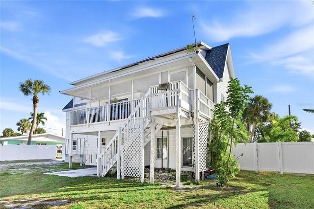 212 85TH ST, Holmes Beach, FL 34217