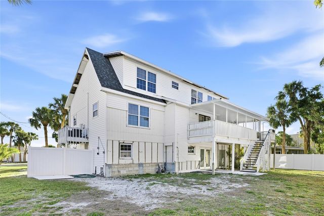 212 85TH ST, Holmes Beach, FL 34217