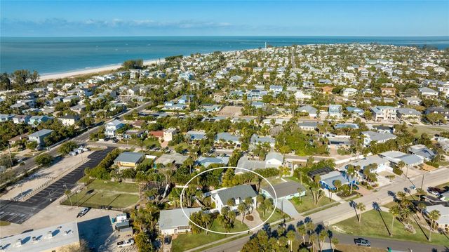 212 85TH ST, Holmes Beach, FL 34217