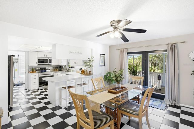 212 85TH ST, Holmes Beach, FL 34217