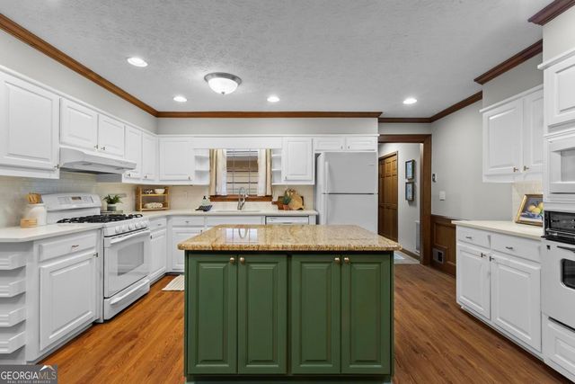 1052 Evelyn Lane SW, Lilburn, GA 30047