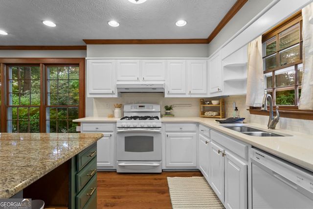 1052 Evelyn Lane SW, Lilburn, GA 30047