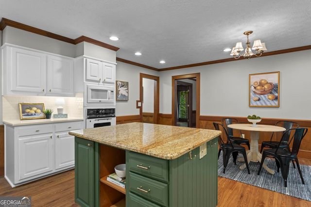 1052 Evelyn Lane SW, Lilburn, GA 30047