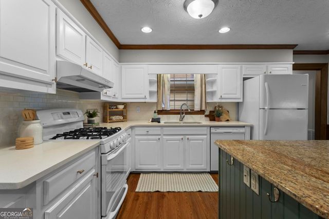 1052 Evelyn Lane SW, Lilburn, GA 30047