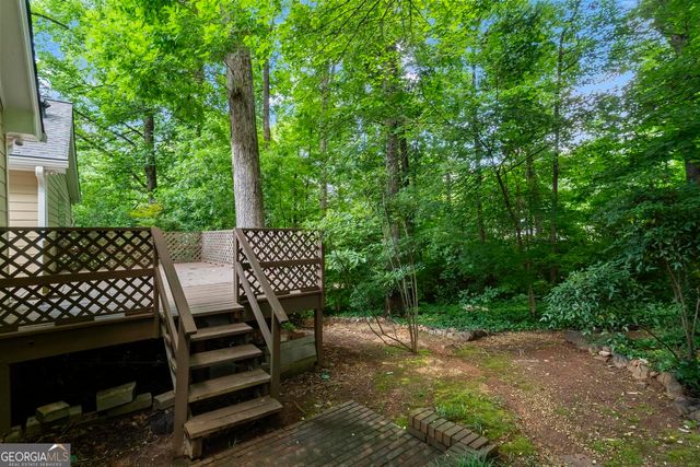 1052 Evelyn Lane SW, Lilburn, GA 30047