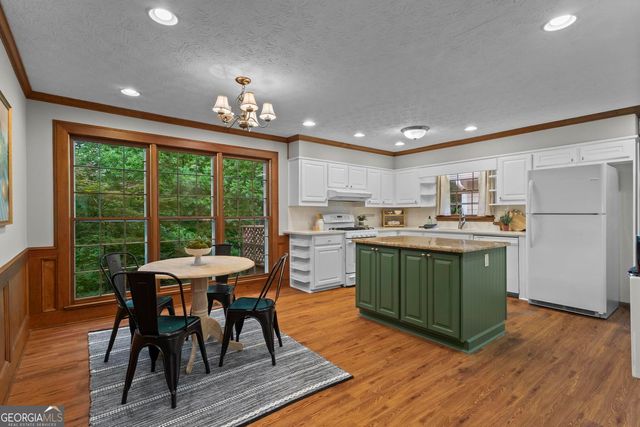 1052 Evelyn Lane SW, Lilburn, GA 30047