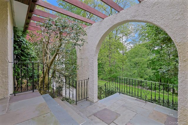77 Central Drive, Briarcliff Manor, NY 10510