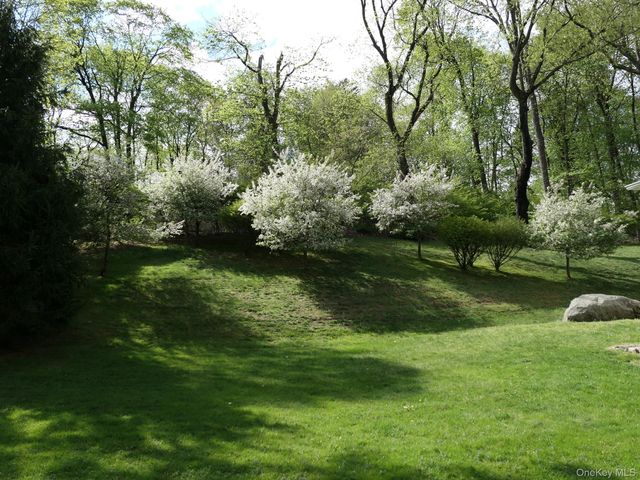 77 Central Drive, Briarcliff Manor, NY 10510