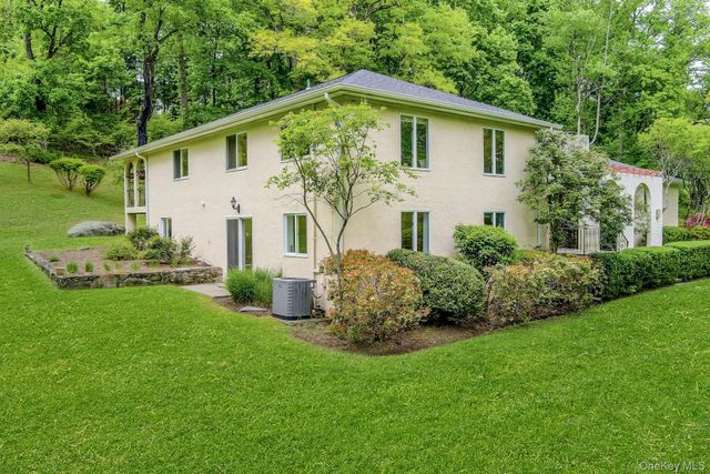 77 Central Drive, Briarcliff Manor, NY 10510