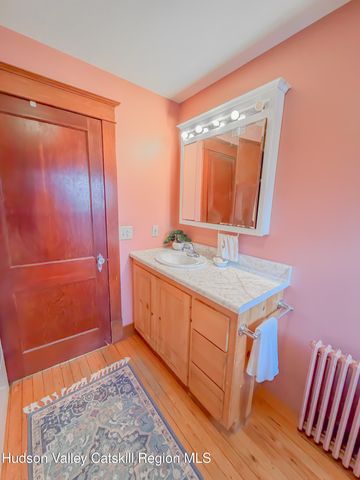 8874 9w Route, Athens, NY 12015