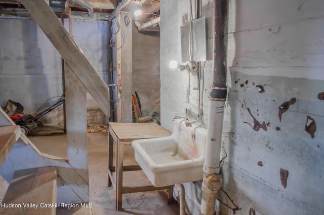 8874 9w Route, Athens, NY 12015