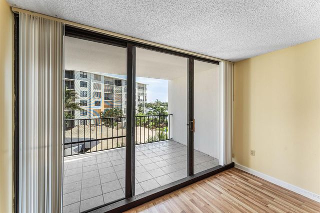 3545 S Ocean Boulevard 405, South Palm Beach, FL 33480