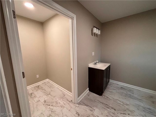 255 Sunview Lane, Follansbee, WV 26037