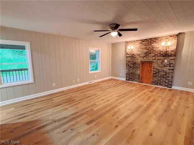 255 Sunview Lane, Follansbee, WV 26037