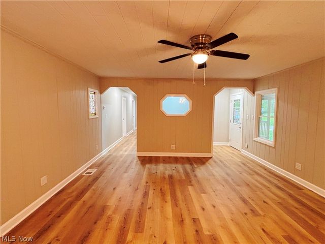 255 Sunview Lane, Follansbee, WV 26037