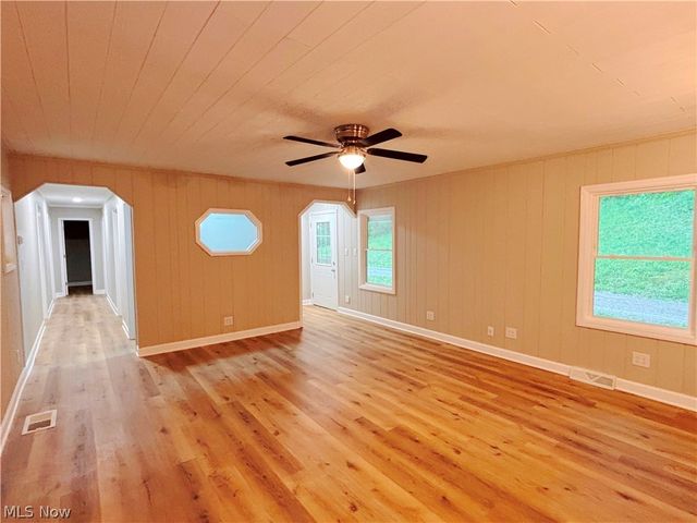 255 Sunview Lane, Follansbee, WV 26037