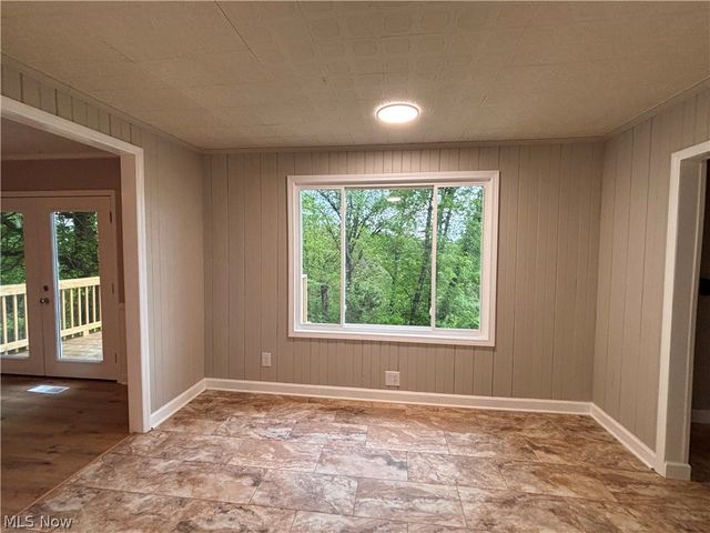 255 Sunview Lane, Follansbee, WV 26037