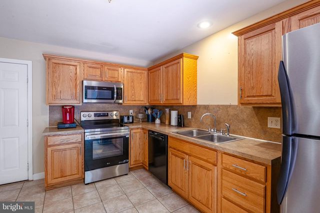 738 MARIA AVE, Sinking Spring, PA 19608