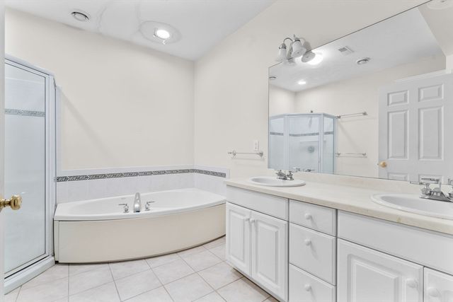 6 Tilden Commons Dr 6, Quincy, MA 02171