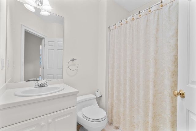 6 Tilden Commons Dr 6, Quincy, MA 02171