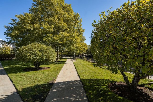 6 Tilden Commons Dr 6, Quincy, MA 02171