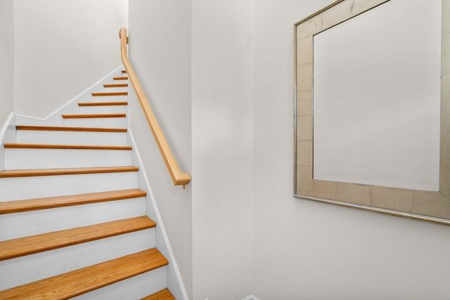 6 Tilden Commons Dr 6, Quincy, MA 02171