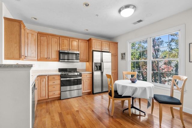 6 Tilden Commons Dr 6, Quincy, MA 02171
