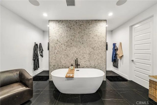 20431 W Windsor Lane, Porter Ranch, CA 91326