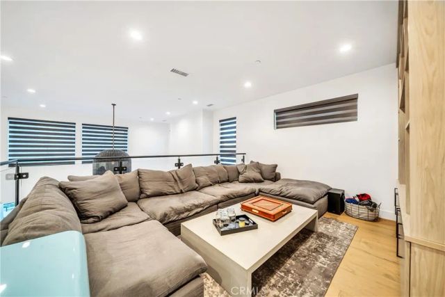 20431 W Windsor Lane, Porter Ranch, CA 91326