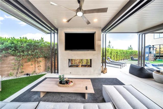 20431 W Windsor Lane, Porter Ranch, CA 91326