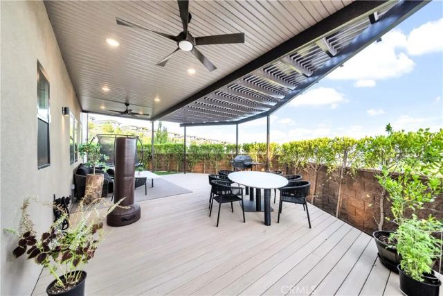 20431 W Windsor Lane, Porter Ranch, CA 91326