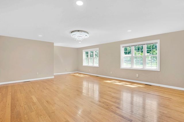 990 Frank Smith Rd, Longmeadow, MA 01106