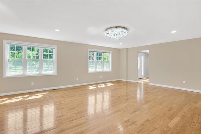 990 Frank Smith Rd, Longmeadow, MA 01106