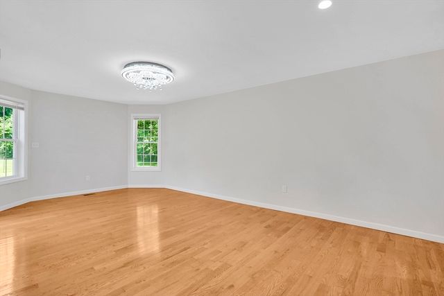 990 Frank Smith Rd, Longmeadow, MA 01106