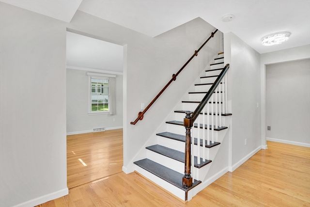 990 Frank Smith Rd, Longmeadow, MA 01106