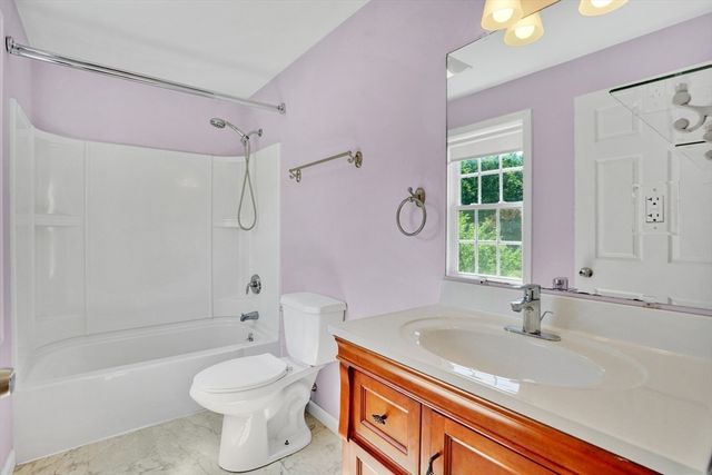 990 Frank Smith Rd, Longmeadow, MA 01106