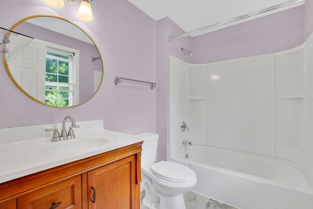 990 Frank Smith Rd, Longmeadow, MA 01106