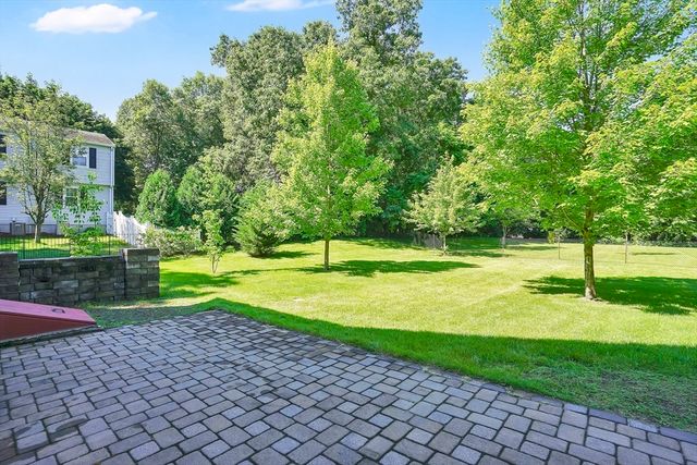 990 Frank Smith Rd, Longmeadow, MA 01106