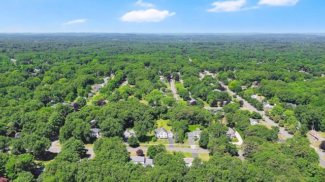 990 Frank Smith Rd, Longmeadow, MA 01106