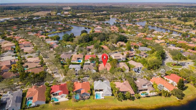 2621 Oakbrook Ln, Weston, FL 33332