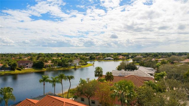 2621 Oakbrook Ln, Weston, FL 33332