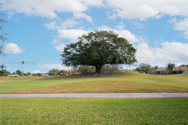 2621 Oakbrook Ln, Weston, FL 33332