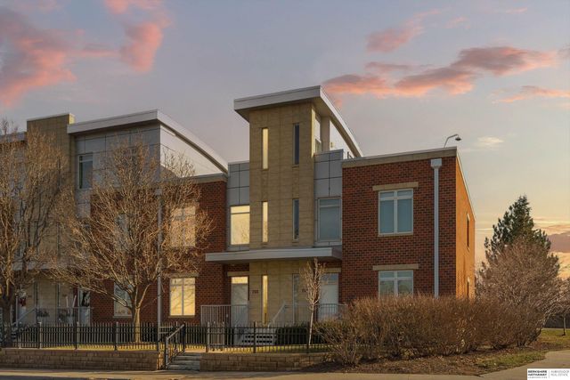 723 Riverfront Drive, Omaha, NE 68102