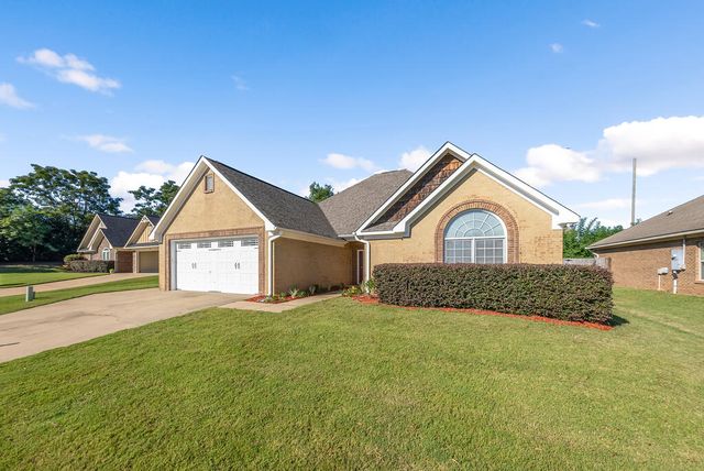 126 Boulder Creek, Smiths Station, AL 36877