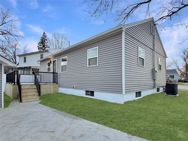 5820 Francis Avenue, Des Moines, IA 50322