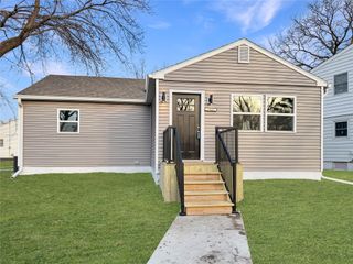 5820 Francis Avenue, Des Moines, IA 50322
