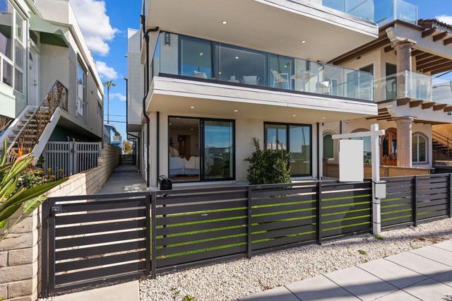 212 S Pacific Street, Oceanside, CA 92054