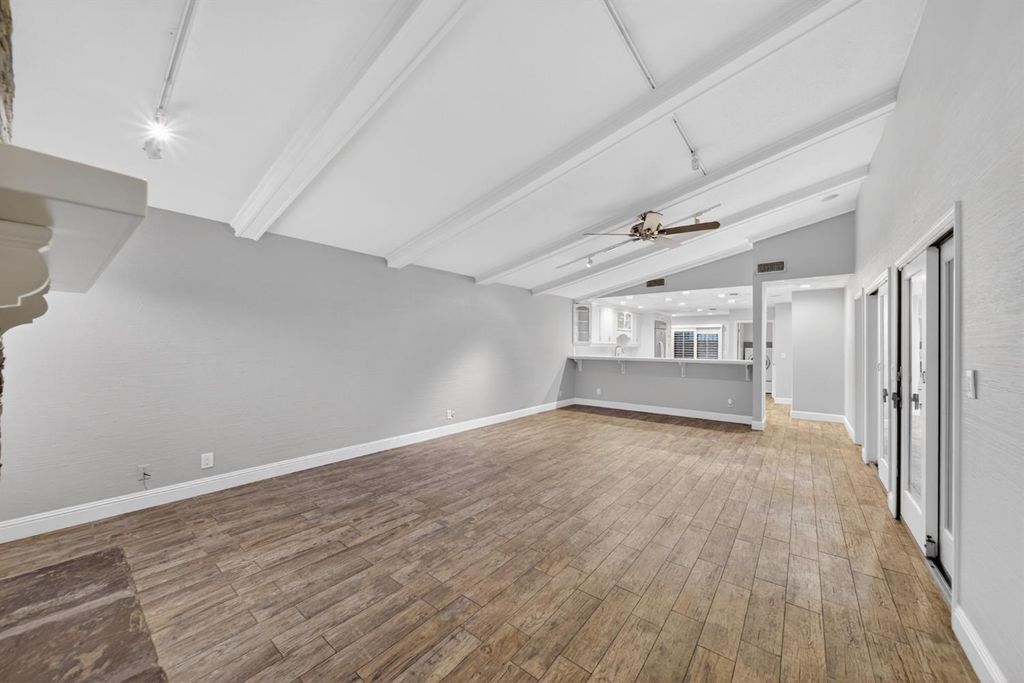 Image 15 of property listing at 333 W Bullard Avenue # 103, Fresno, CA 93704