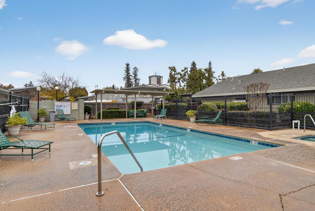 Image 45 of property listing at 333 W Bullard Avenue # 103, Fresno, CA 93704