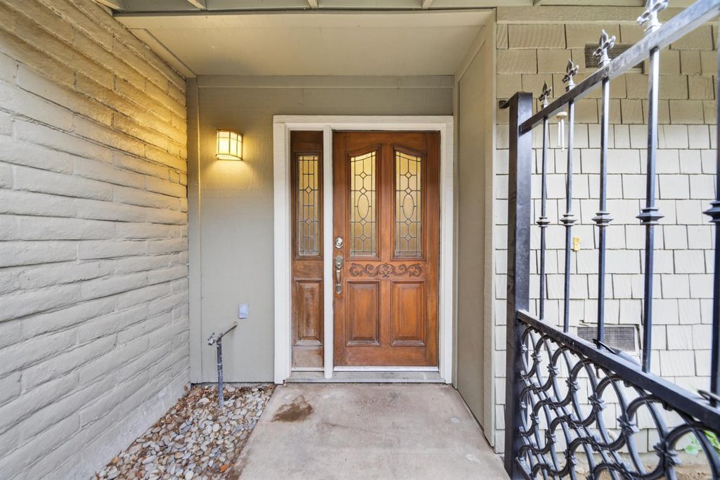 Image 6 of property listing at 333 W Bullard Avenue # 103, Fresno, CA 93704